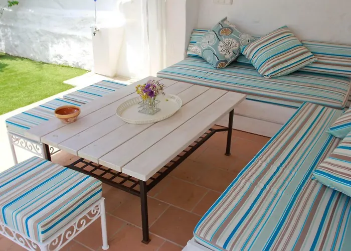 Es Badiu بيت للعطل الايور